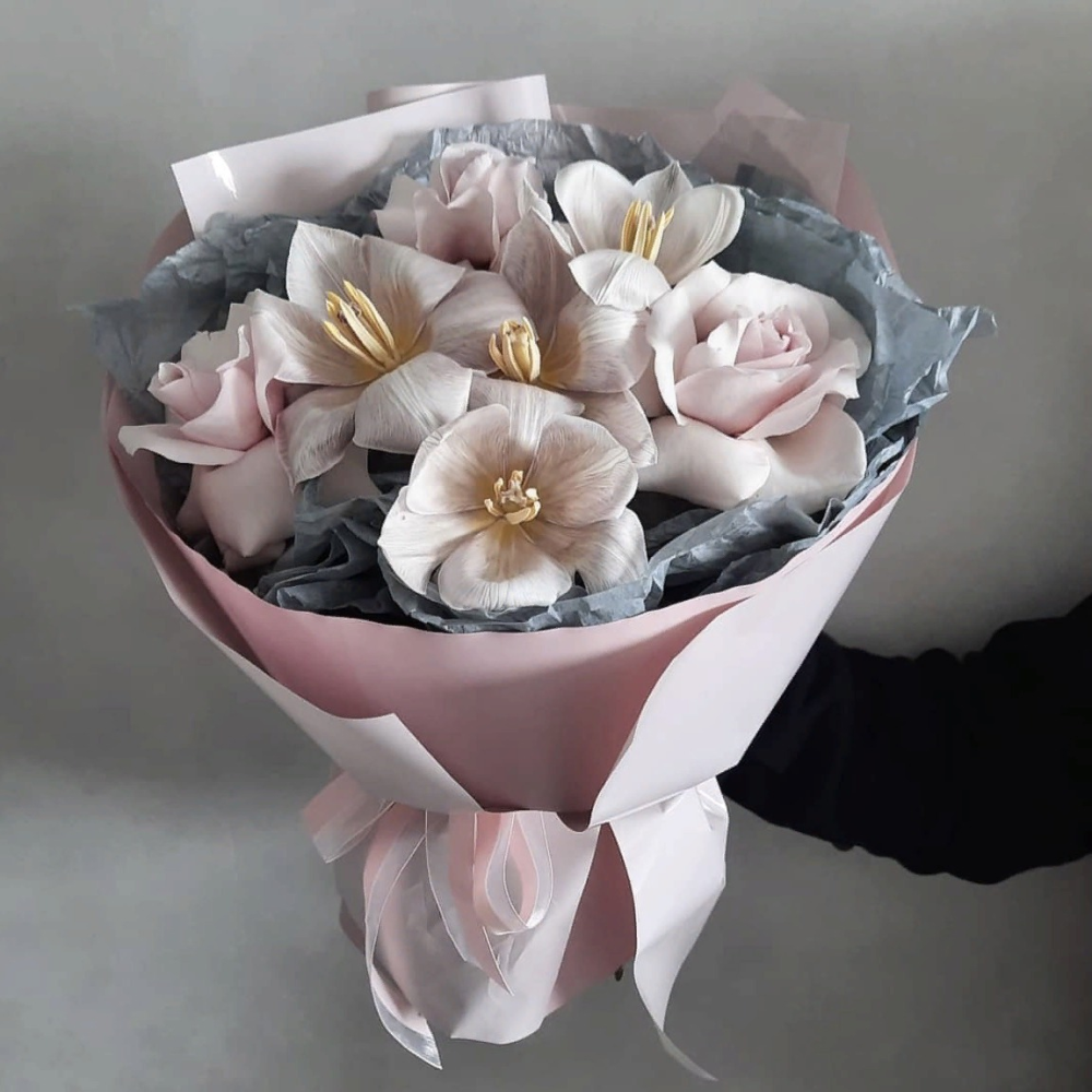 Букет «Афродита» из тюльпанов и роз